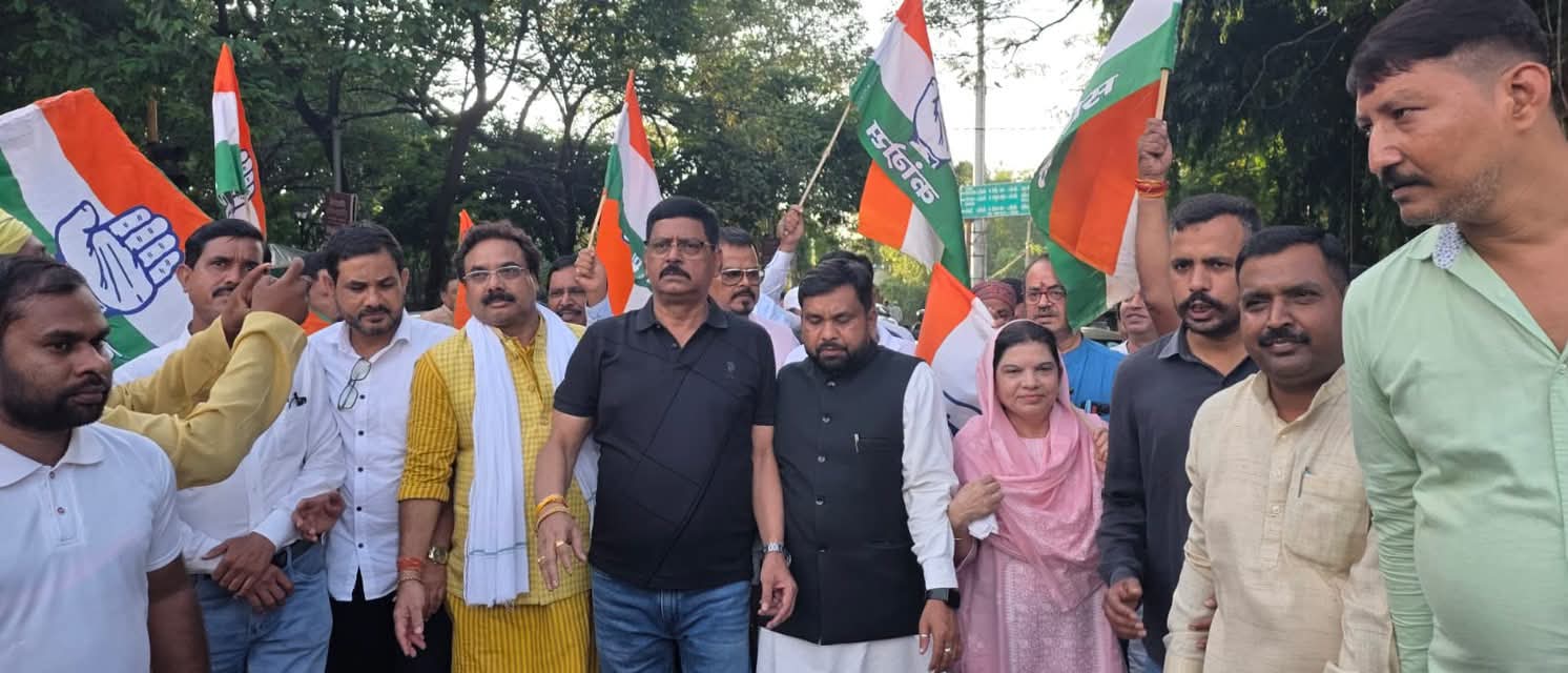 धर्मेंद्र प्रधान के इस्तीफे पर धनबाद कांग्रेस का विशाल विजय मार्च